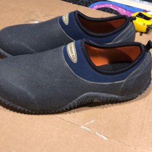 Muck boots size 9.5